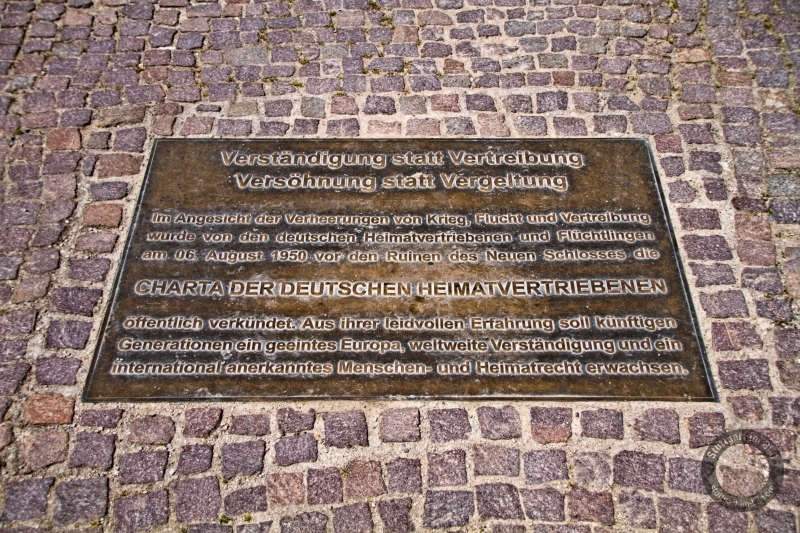 Gedenktafel der CHARTA DER DEUTSCHEN HEIMATVERTREIBENEN in Stuttgart